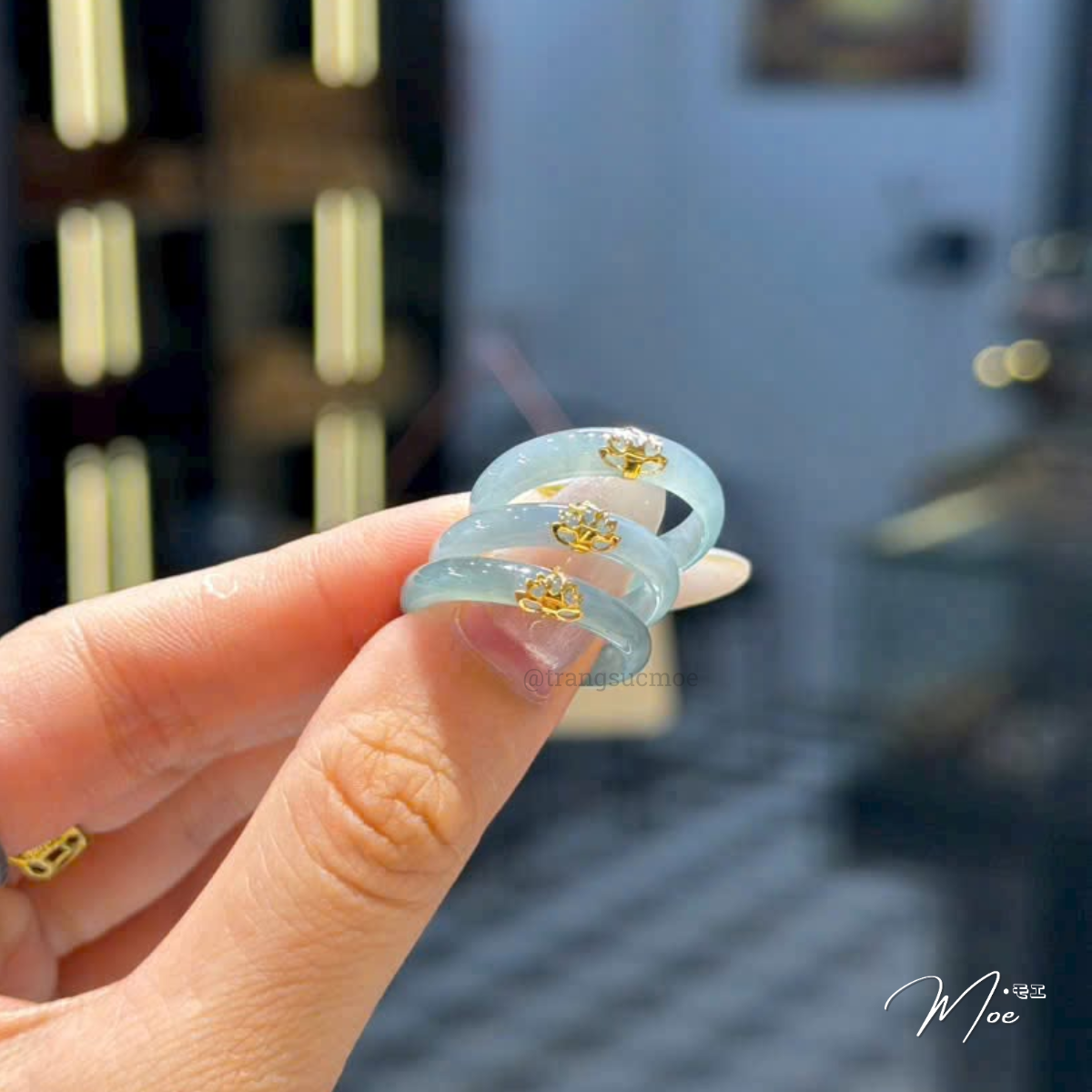 Natural Blue Jade Lotus Ring – 10K Gold