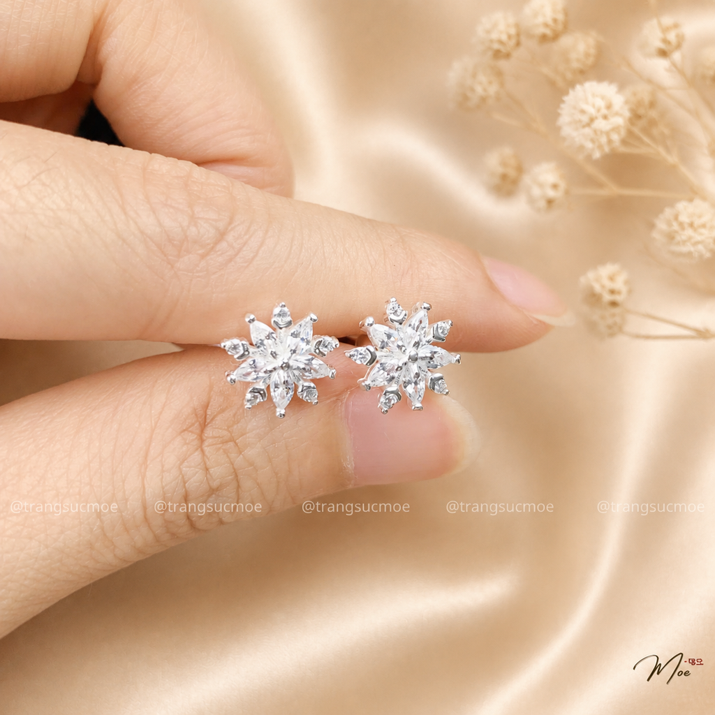 Crystal Snowflake Earrings – S925 Silver