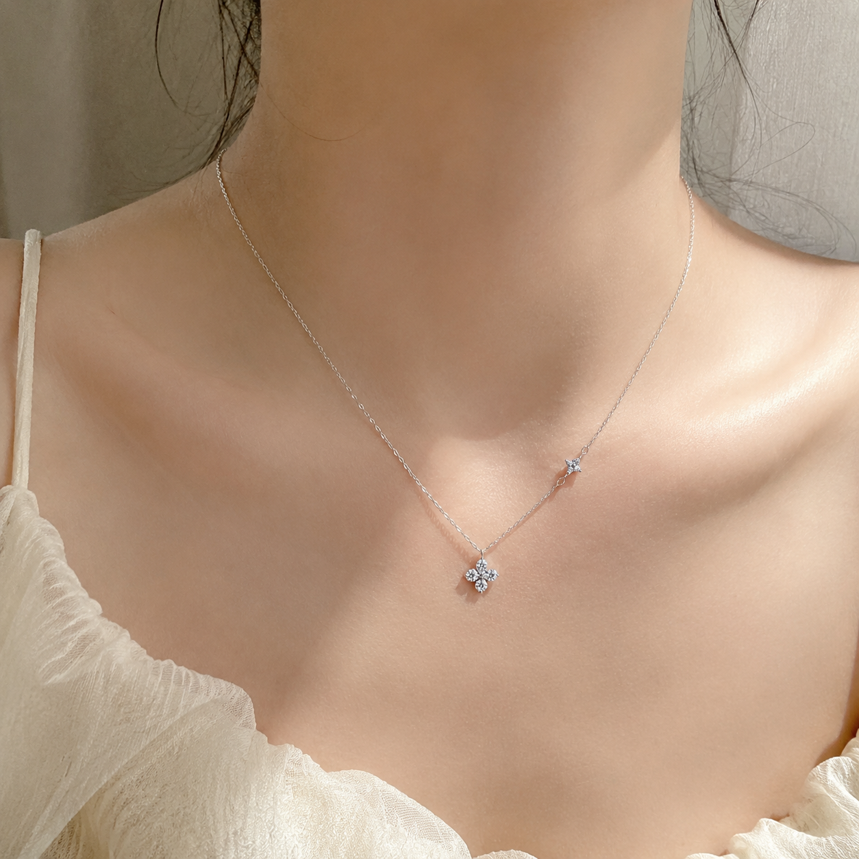 Minimalist Crystal Daisy Necklace – S925 Silver with CZ Crystal
