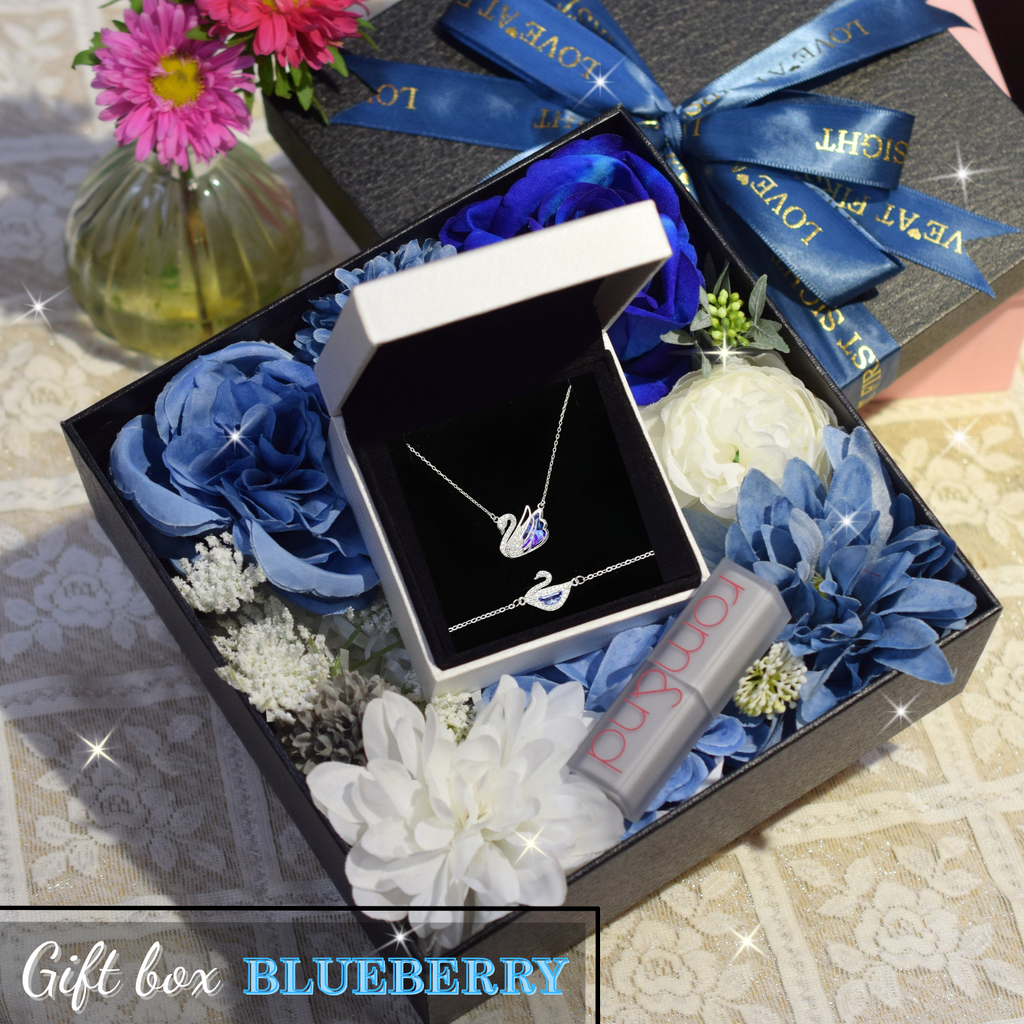 Hộp Quà Trang Sức Hoa Lụa Blueberry 20x20x15cm
