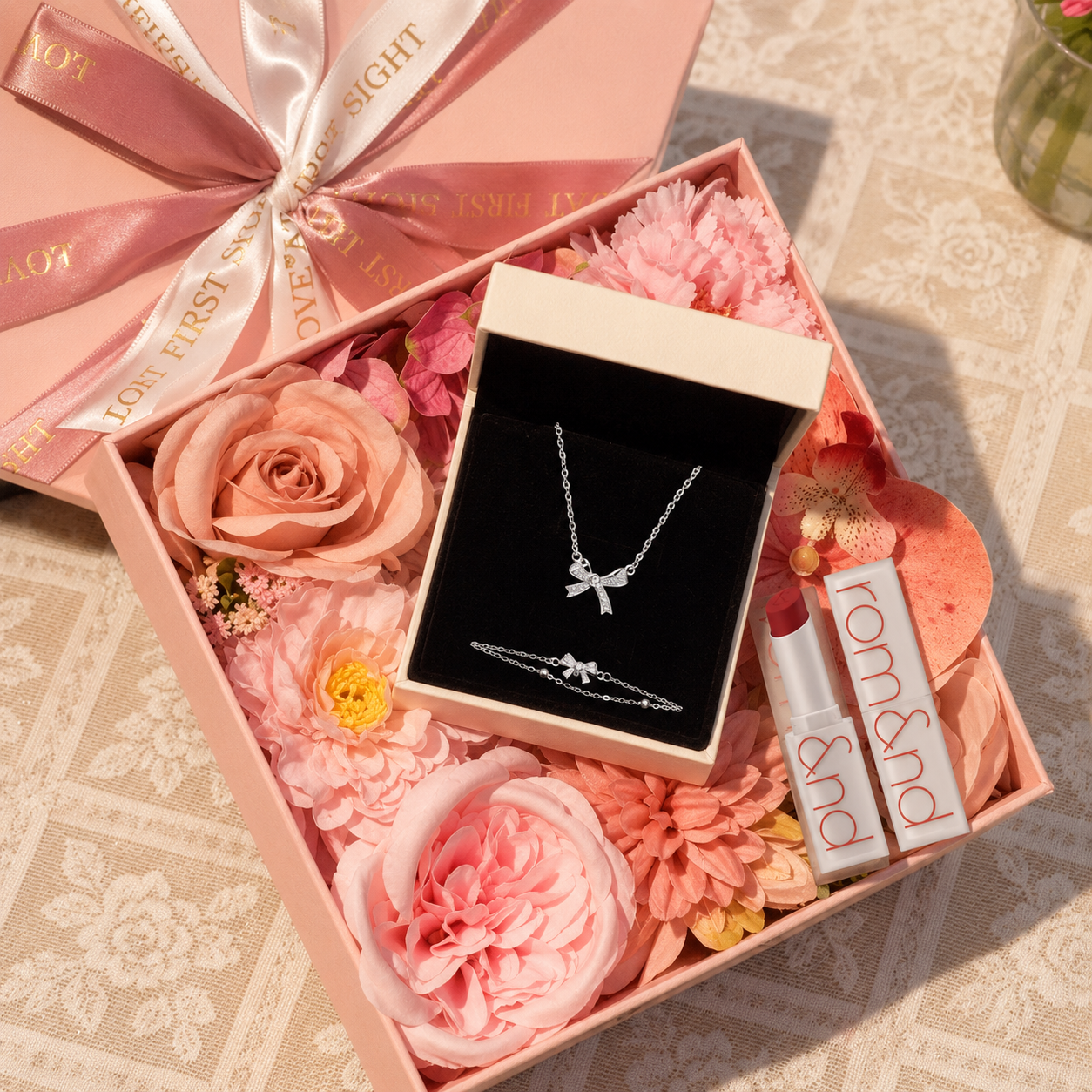 Strawberry Silk Flower Jewelry Gift Box 20x20x15cm